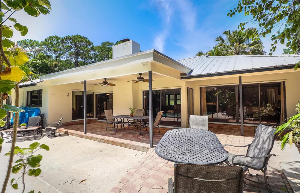 8166 150th Court Palm Beach Gardens, FL 33418