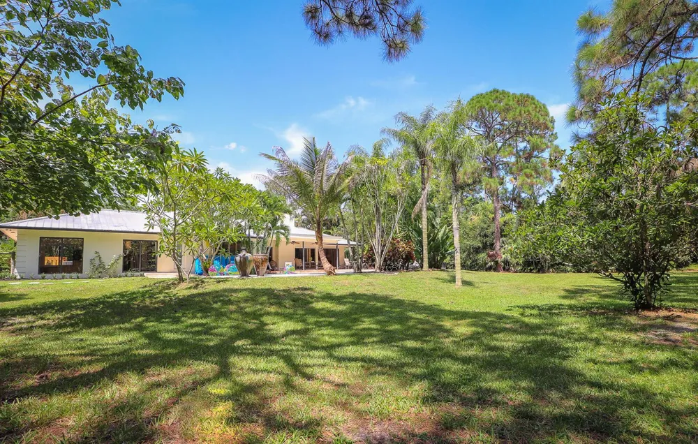 8166 150th Court Palm Beach Gardens, FL 33418