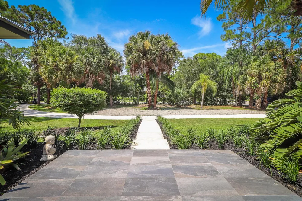 8166 150th Court Palm Beach Gardens, FL 33418