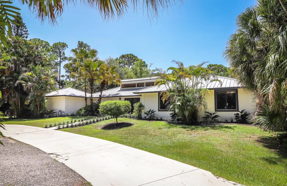 8166 150th Court Palm Beach Gardens, FL 33418