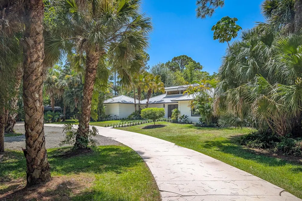 8166 150th Court Palm Beach Gardens, FL 33418