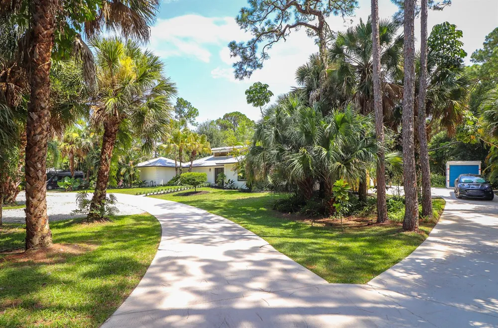8166 150th Court Palm Beach Gardens, FL 33418