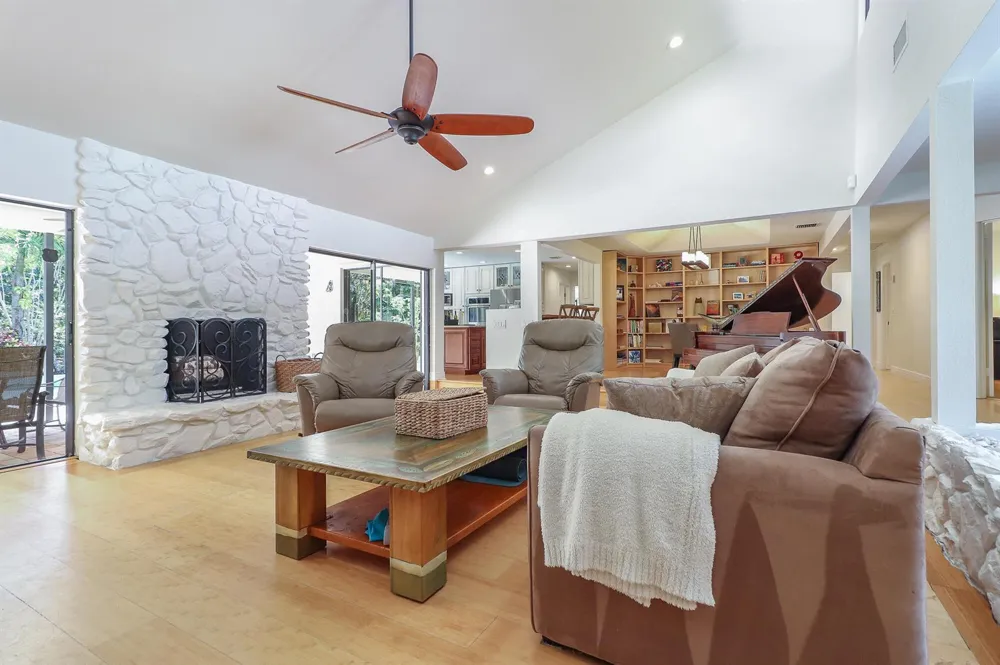 8166 150th Court Palm Beach Gardens, FL 33418