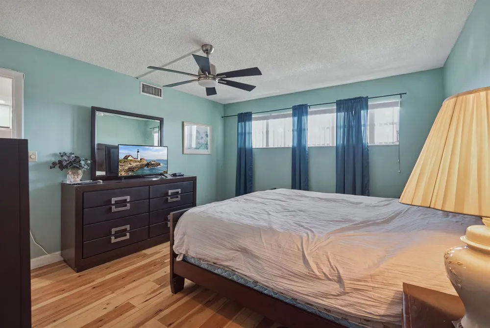 9420 S Hollybrook Lake Drive #304 Pembroke Pines, FL 33025