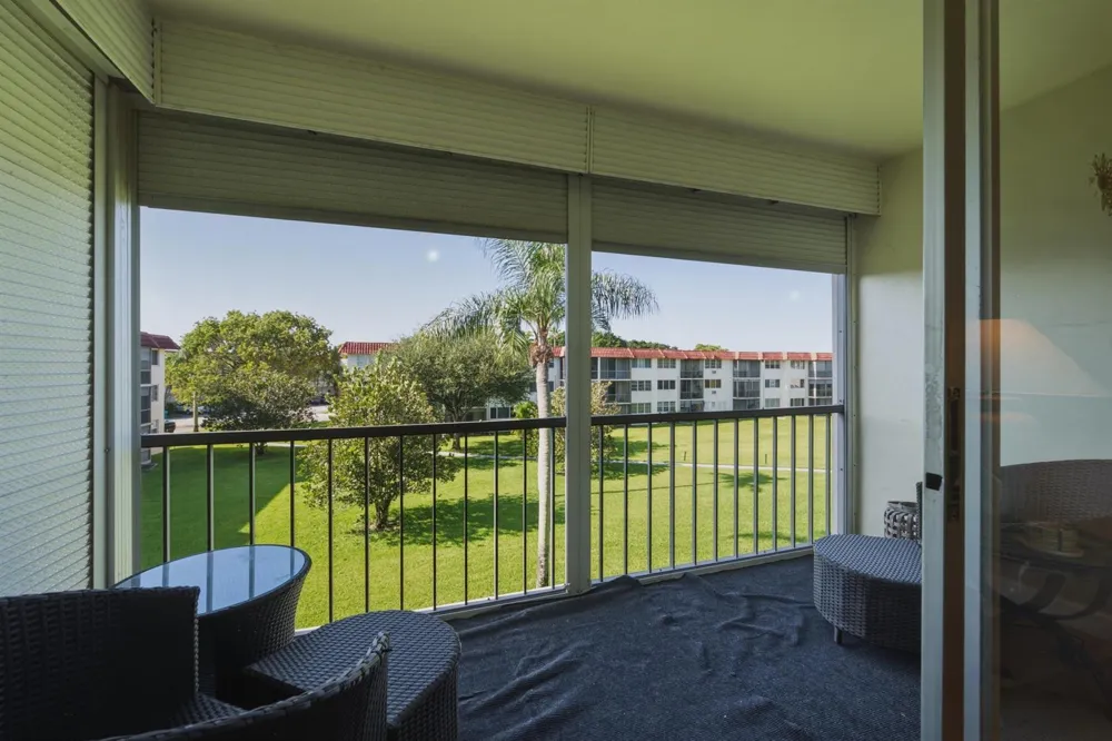 9420 S Hollybrook Lake Drive #304 Pembroke Pines, FL 33025