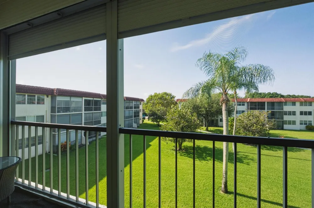 9420 S Hollybrook Lake Drive #304 Pembroke Pines, FL 33025