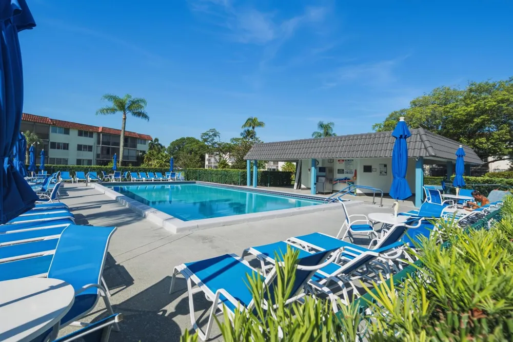 9420 S Hollybrook Lake Drive #304 Pembroke Pines, FL 33025