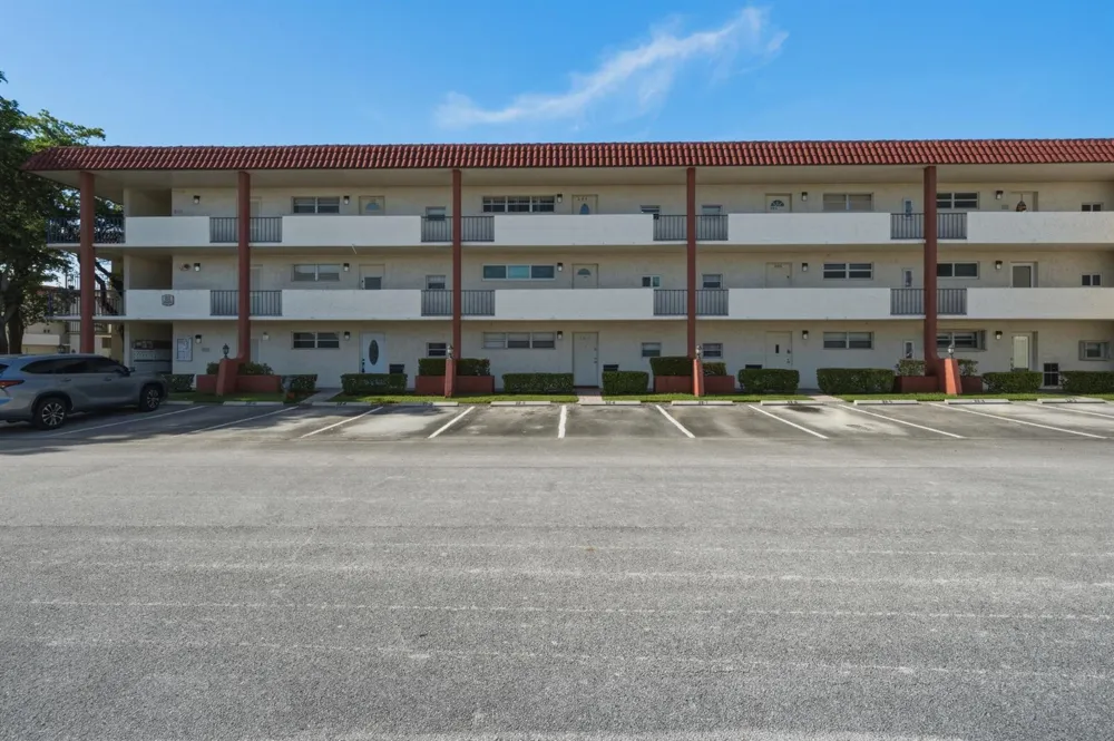9420 S Hollybrook Lake Drive #304 Pembroke Pines, FL 33025