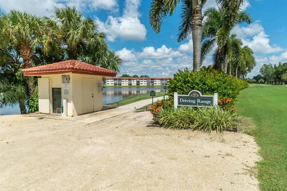 9420 S Hollybrook Lake Drive #304 Pembroke Pines, FL 33025