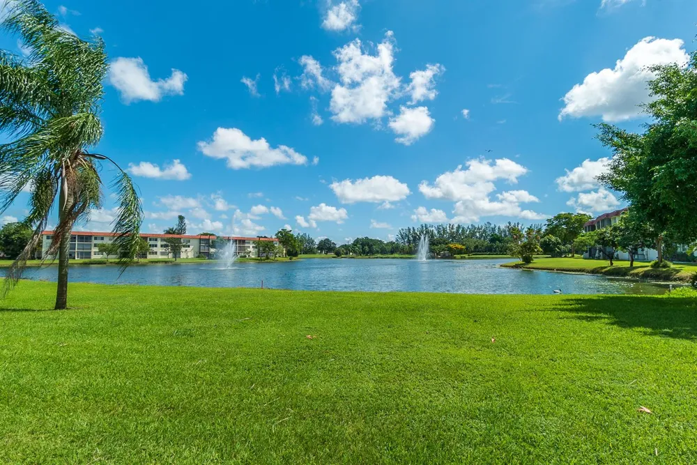 9420 S Hollybrook Lake Drive #304 Pembroke Pines, FL 33025