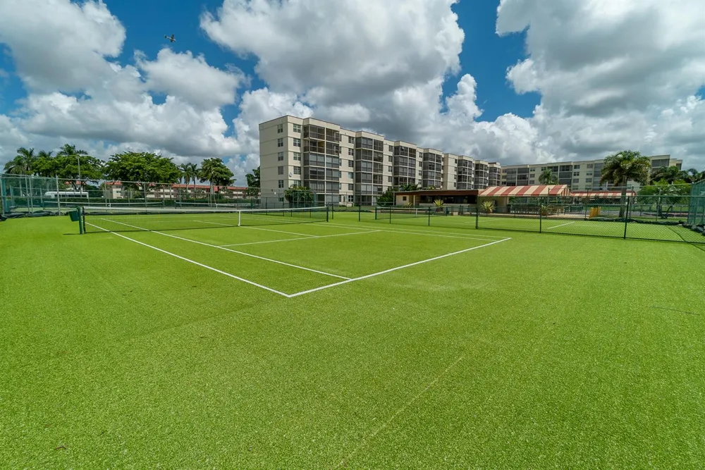 9420 S Hollybrook Lake Drive #304 Pembroke Pines, FL 33025