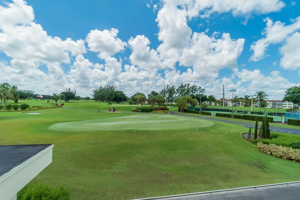 9420 S Hollybrook Lake Drive #304 Pembroke Pines, FL 33025