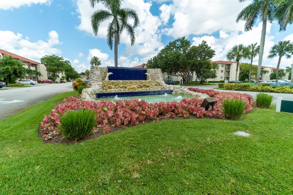9420 S Hollybrook Lake Drive #304 Pembroke Pines, FL 33025