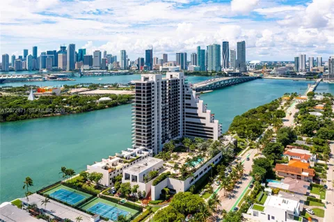 1000 Venetian Way #301/303