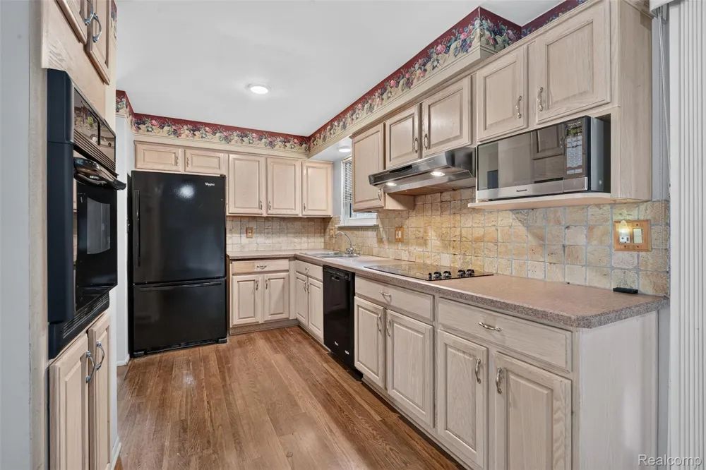 14771 Park Street Livonia City, MI 48154