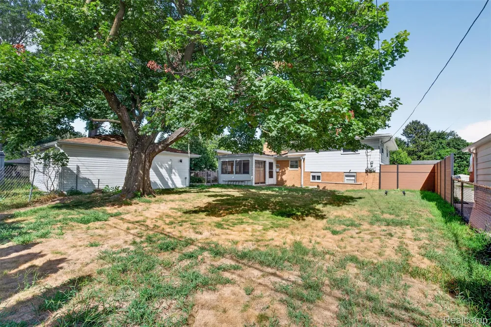 14771 Park Street Livonia City, MI 48154