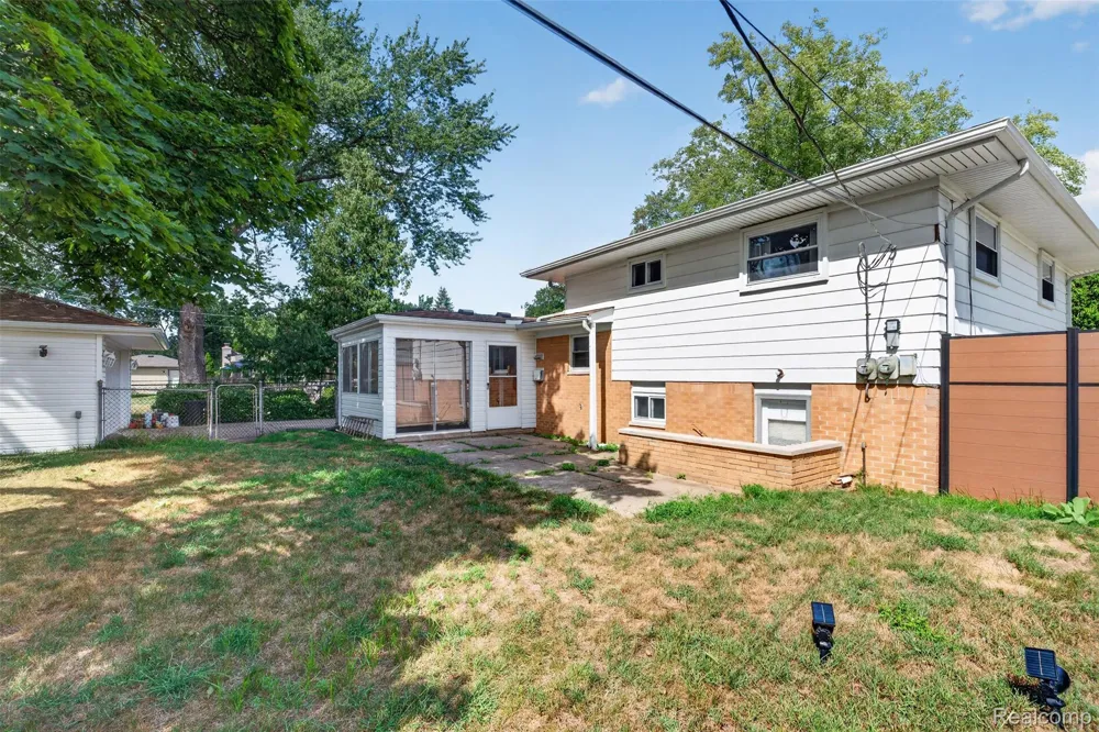 14771 Park Street Livonia City, MI 48154