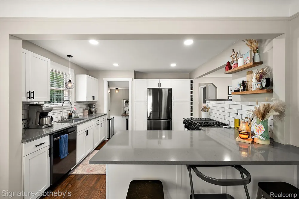 536 S Marias Avenue Clawson City, MI 48017