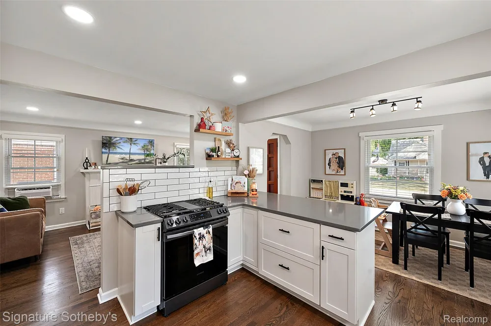 536 S Marias Avenue Clawson City, MI 48017