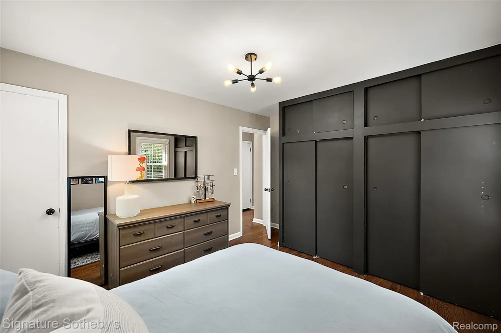 536 S Marias Avenue Clawson City, MI 48017