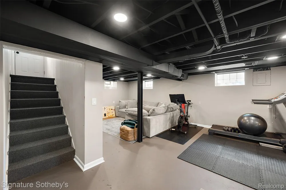 536 S Marias Avenue Clawson City, MI 48017