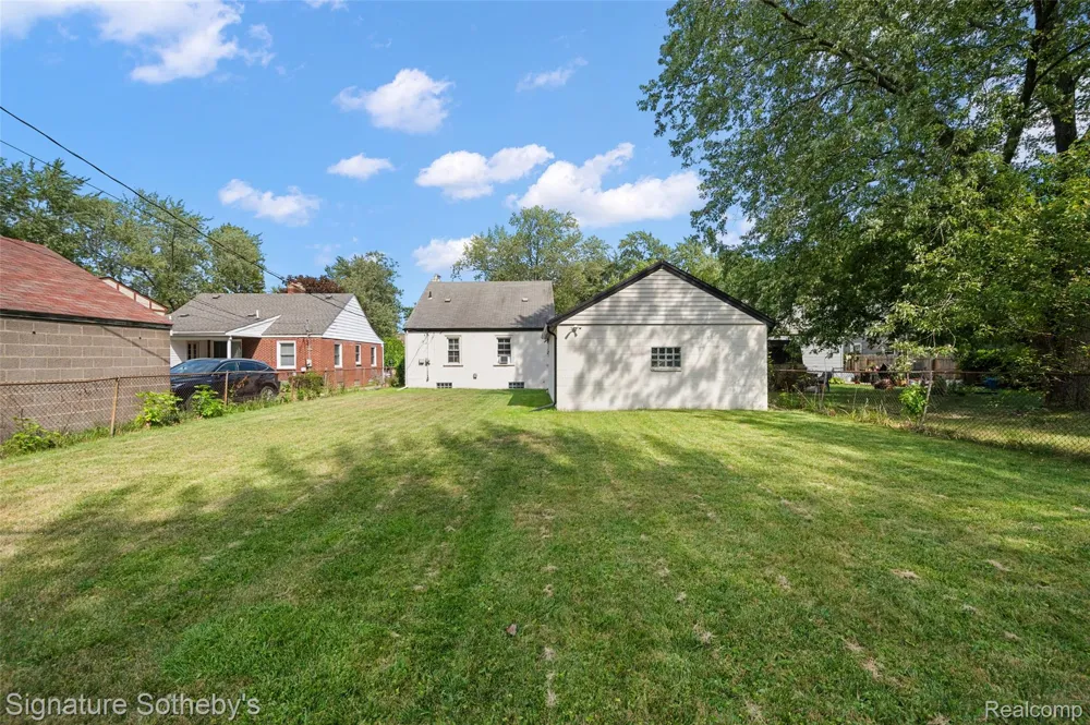 536 S Marias Avenue Clawson City, MI 48017
