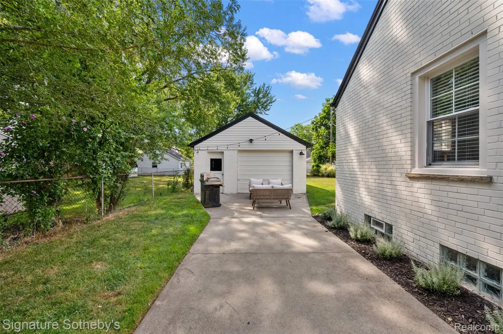 536 S Marias Avenue Clawson City, MI 48017