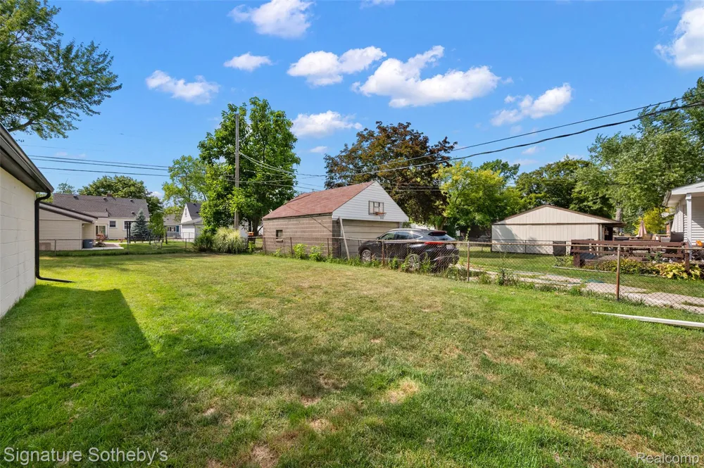 536 S Marias Avenue Clawson City, MI 48017
