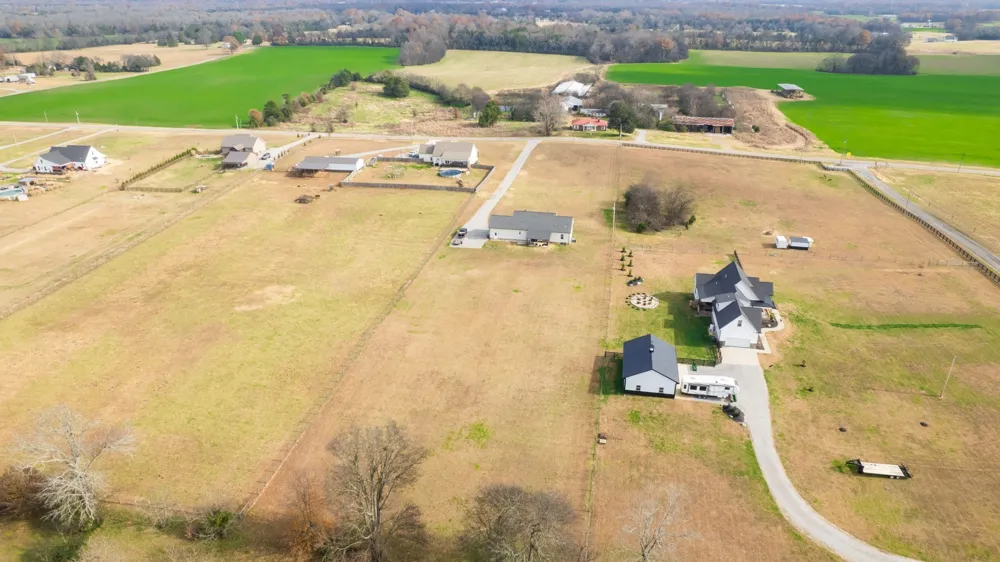 4480 Lunns Store Rd Lewisburg, TN 37091