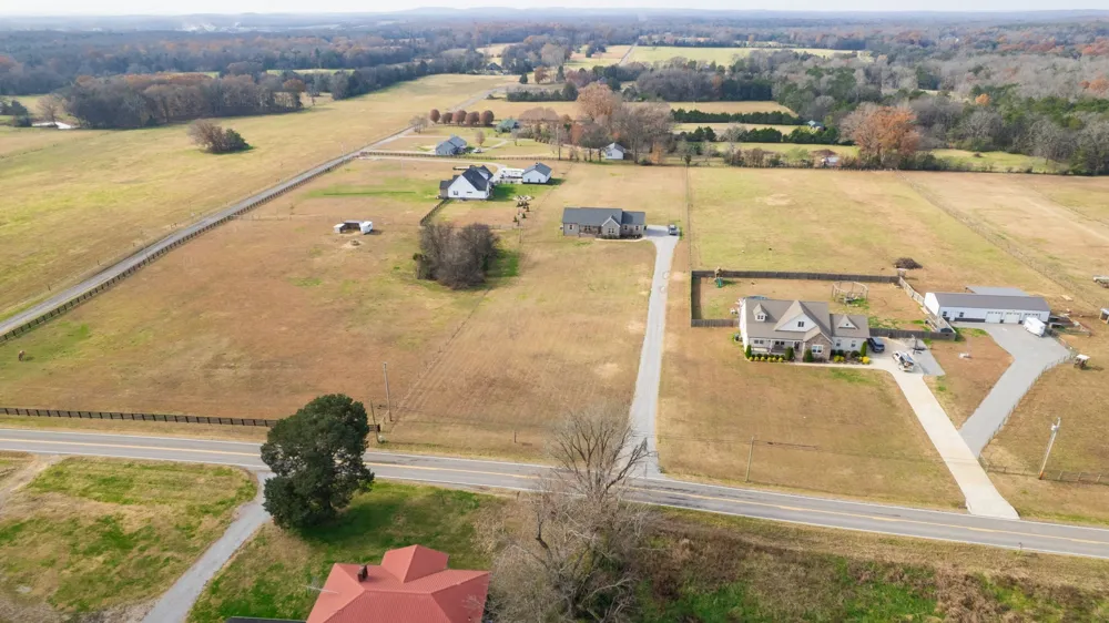 4480 Lunns Store Rd Lewisburg, TN 37091