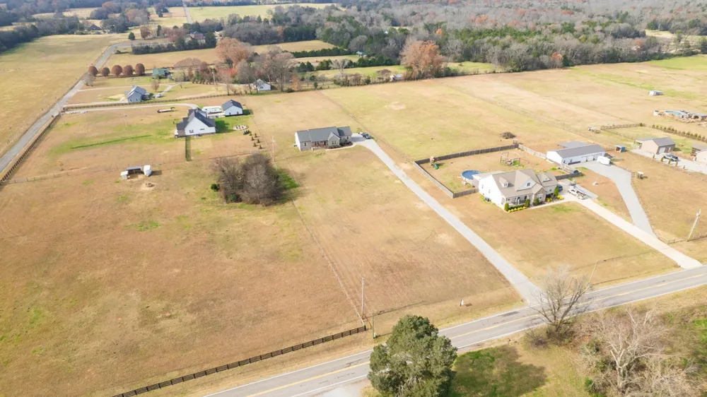 4480 Lunns Store Rd Lewisburg, TN 37091