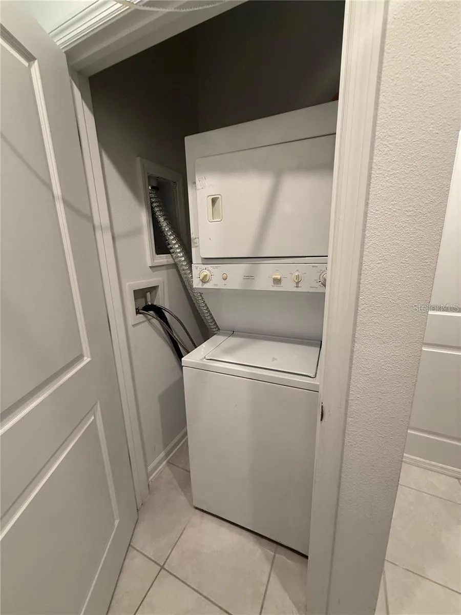 3999 AMBROSE AVENUE #B Kissimmee, FL 34746