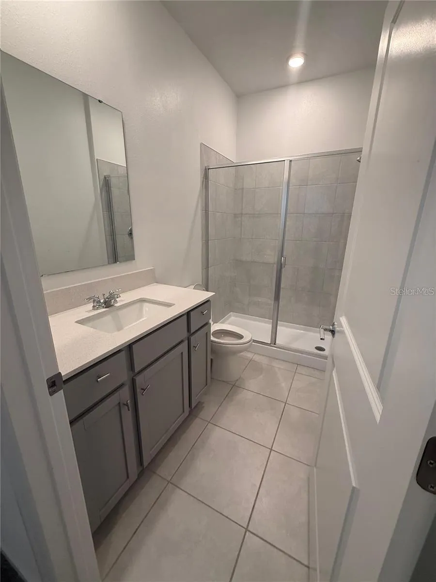 3999 AMBROSE AVENUE #B Kissimmee, FL 34746