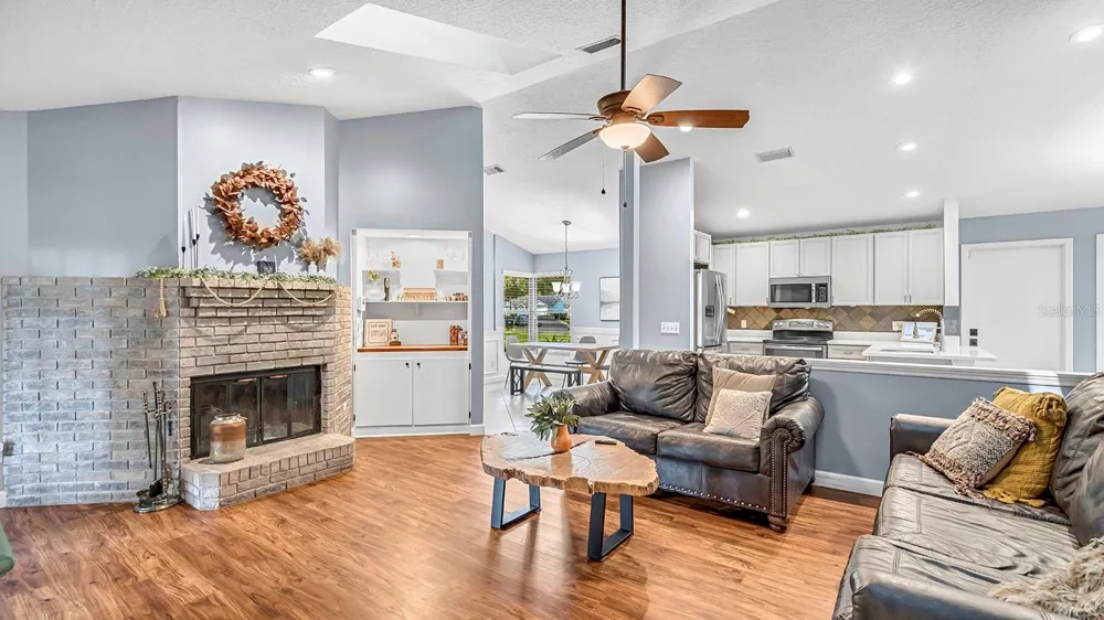 837 TOWERING OAK WAY Apopka, FL 32712