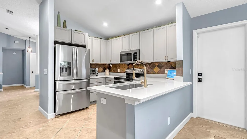 837 TOWERING OAK WAY Apopka, FL 32712