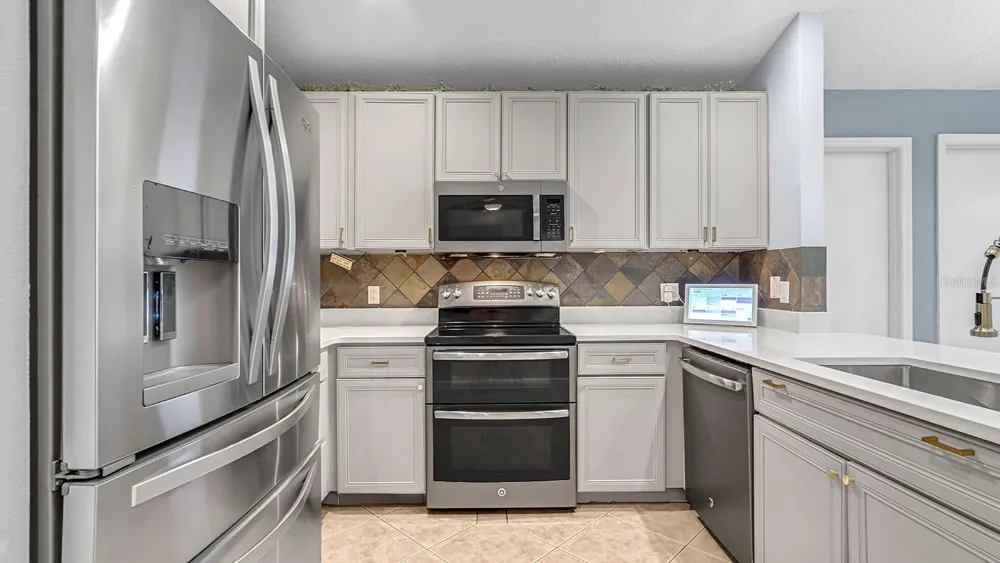 837 TOWERING OAK WAY Apopka, FL 32712