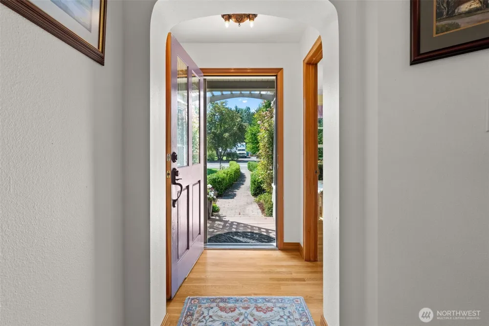 1867 Gossard St Enumclaw, WA 98022