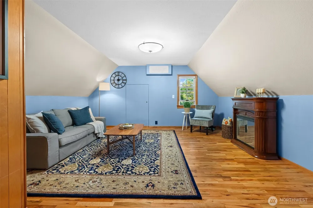 1867 Gossard St Enumclaw, WA 98022