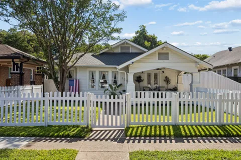 126 S Waverly Drive
