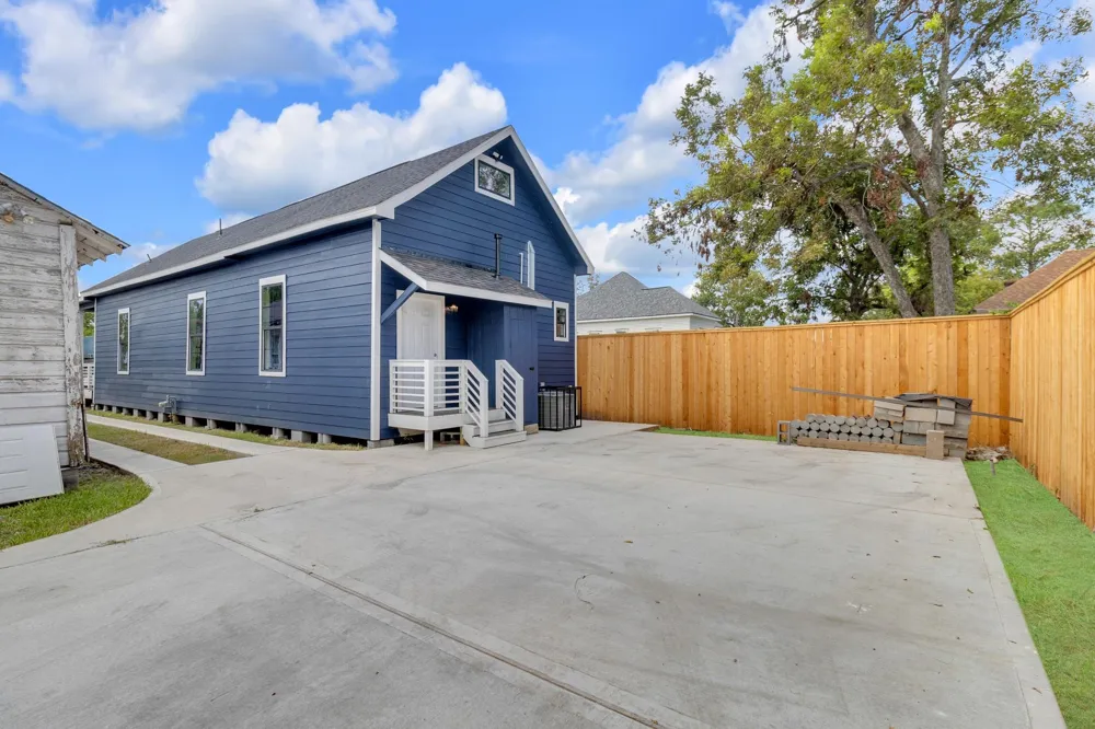 1708 Gentry Street #AB Houston, TX 77009