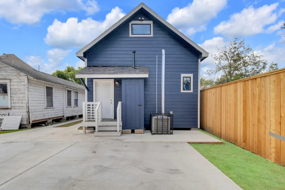 1708 Gentry Street #AB Houston, TX 77009