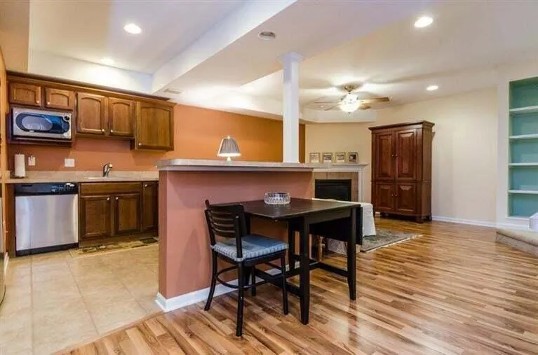 4823 Ridgeside Circle Ann Arbor, MI 48105