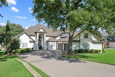 1825 Spinnaker Lane