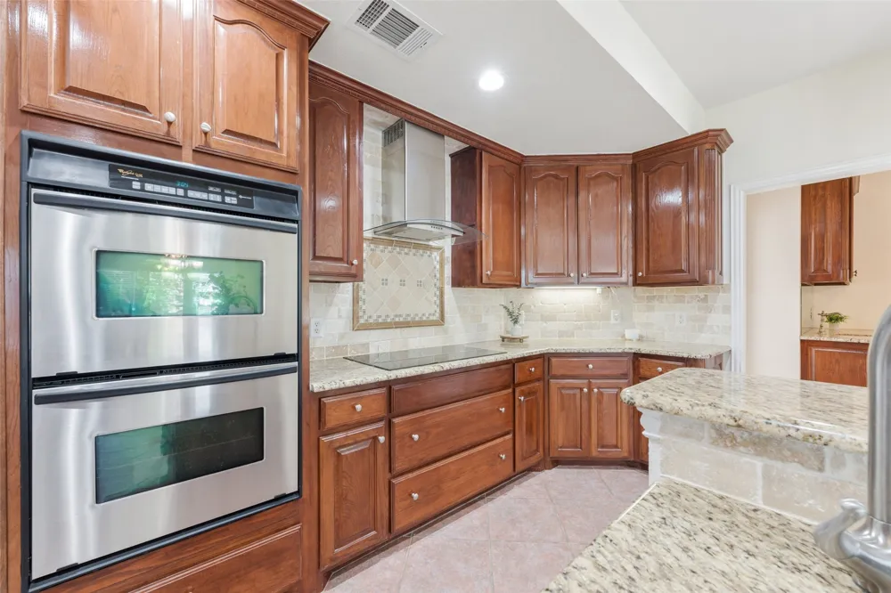 1825 Spinnaker Lane Azle, TX 76020