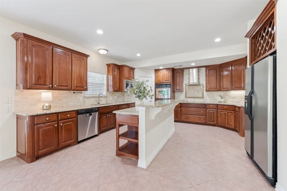 1825 Spinnaker Lane Azle, TX 76020