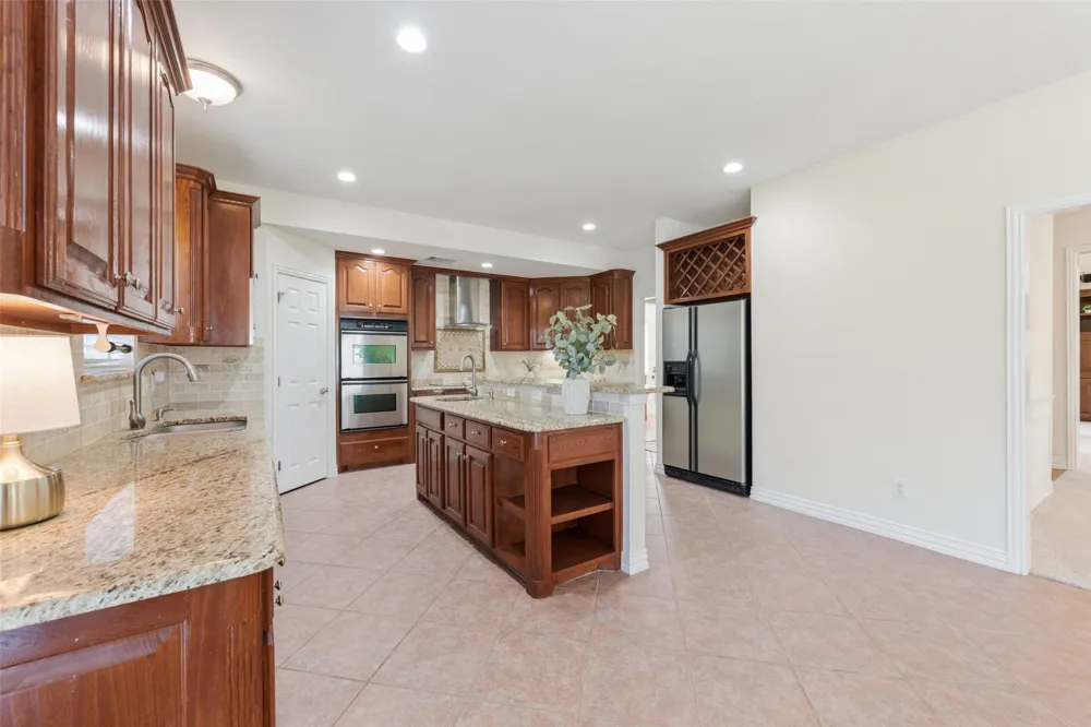1825 Spinnaker Lane Azle, TX 76020