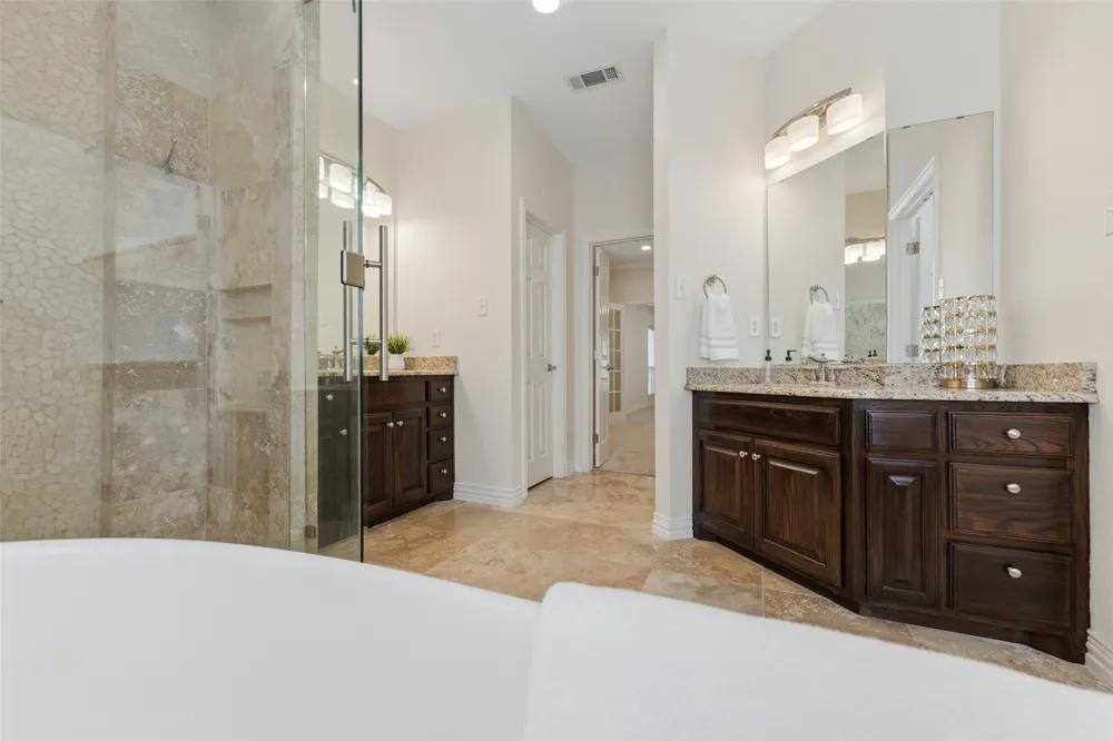 1825 Spinnaker Lane Azle, TX 76020