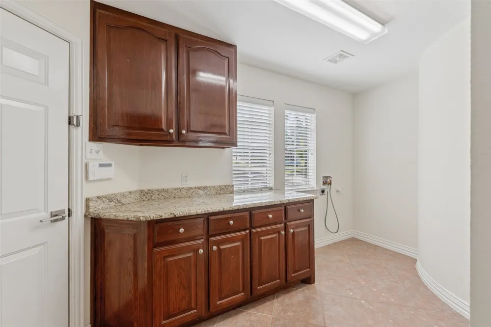 1825 Spinnaker Lane Azle, TX 76020