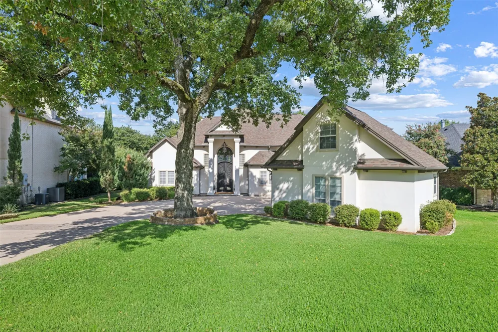 1825 Spinnaker Lane Azle, TX 76020