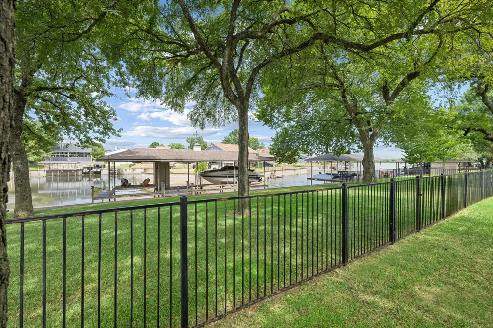 1825 Spinnaker Lane Azle, TX 76020